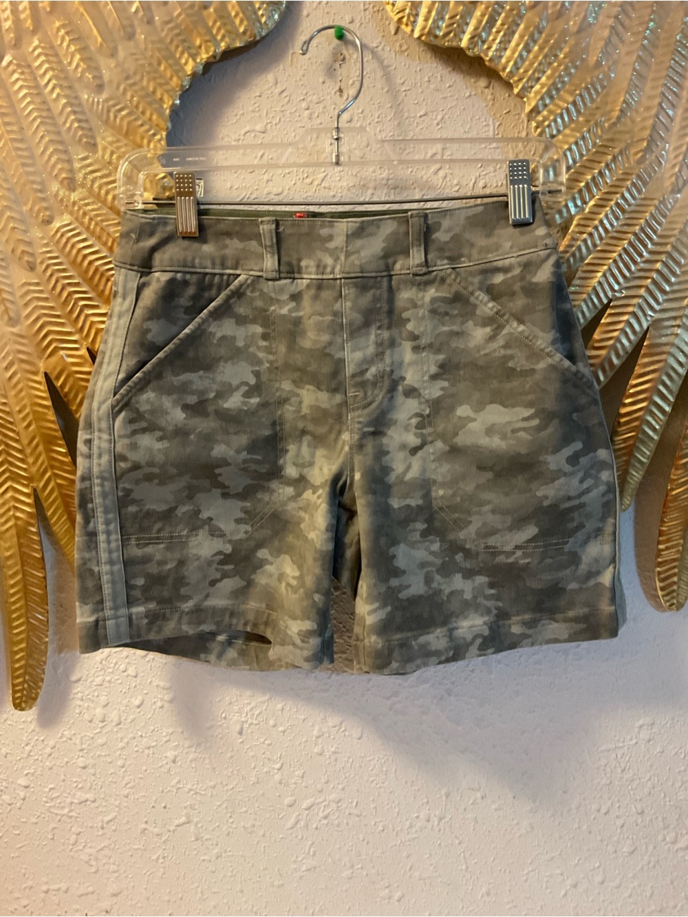 Spanx Womens NWOT Stretch Twill Camo Shorts Green Pull On Shaping Size X Small